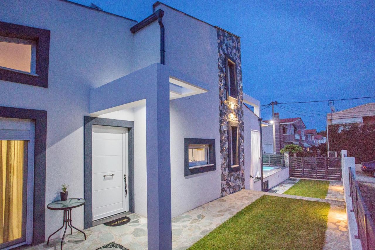 Joy C Deluxe Villa Nea Iraklitsa Exterior photo